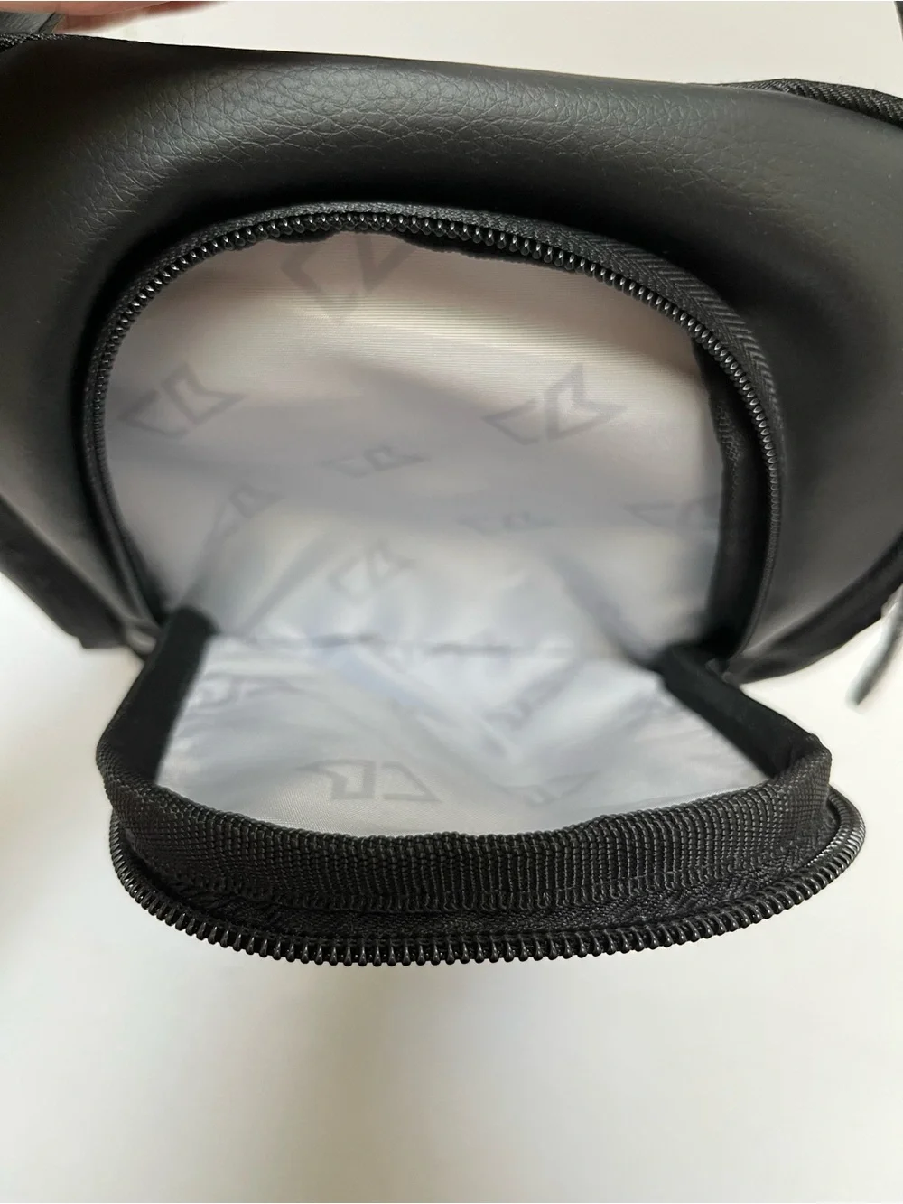 🔆NWT Cutter & Buck x Black Clover Matte Black Golf Shoe Bag